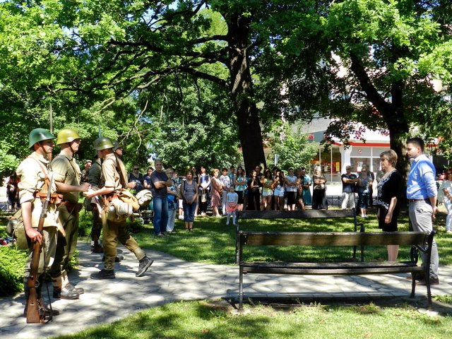 Emlékmenet a katonahősökért 2017 28